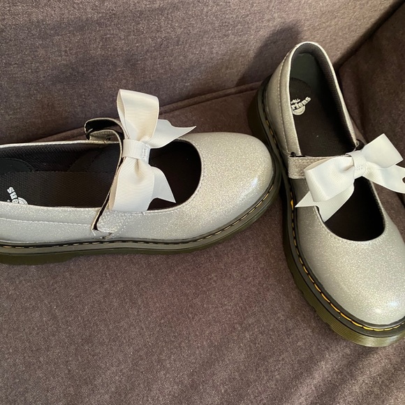 dr martens maccy bow